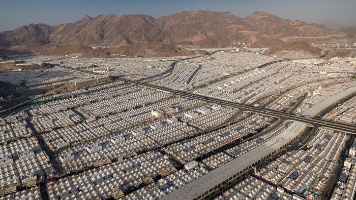 Lautan Tenda Putih di Mina Sambut Jutaan Jemaah Haji General view of Mina, where Muslims gather during the hajj pilgrimage, outside the holy city of Mecca, Saudi Arabia, June 4, 2025. Saudi Press Agency/Handout via REUTERS THIS IMAGE HAS BEEN SUPPLIED BY A THIRD PARTY.