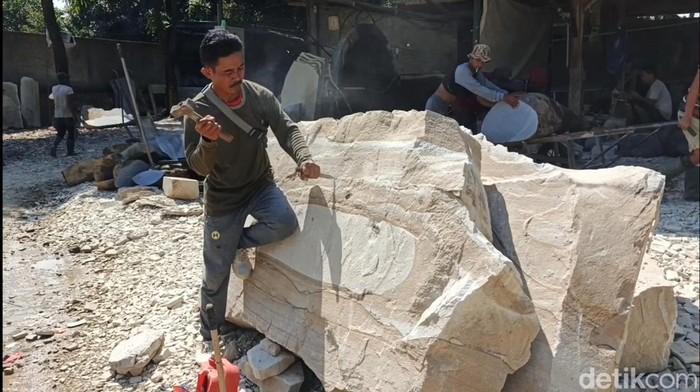 Lokasi produksi batu alam di Kecamatan Dukupuntang