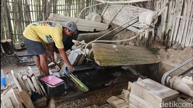 Lokasi produksi batu alam di Kecamatan Dukupuntang