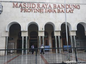 Pemprov Jabar Setop Dana Rutin Masjid Raya Bandung