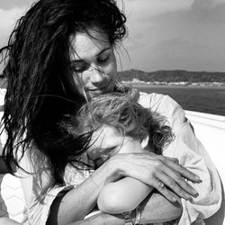 Meghan Markle Bagikan Foto Langka Wajah Lilibet