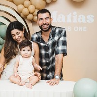Begini potret kebersamaan keluarga Jordi Amat bersama Melissa juga anak mereka. Foto: Instagram @jordiamat