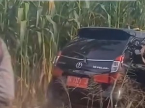 Mobil Pelat Merah Tabrak Motor Bawa Sekeluarga di Simalungun, 3 Tewas