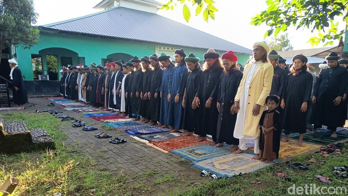 Momen jemaah An-Nadzir Gowa merayakan Idul Adha 2025.