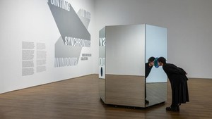 Ke bagian berikutnya, kamu bakal ketemu sama pameran seni Pointing to the Synchronous Windows yang pamerin berbagai koleksi dari museum.  Foto: Courtesy of Museum MACAN