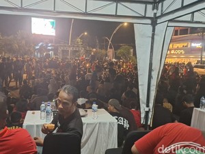 Ribuan Warga Kupang Ikut Nobar Indonesia Vs China, Jalanan Macet