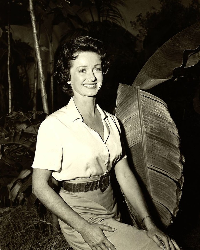 Noel Neill, US actress, wearing a white short-sleeve blouse in a publicity portrait issued for the US television series, 'Adventures of Superman', USA, circa 1955. The comic book adaptation, featuring DC Comics characters, starred Neill as 'Lois Lane'. (Photo by Silver Screen Collection/Getty Images)