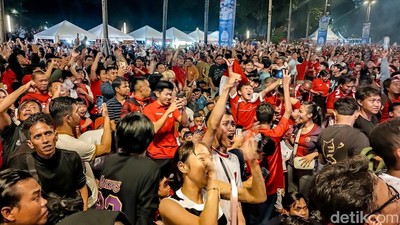 Ole Romeny Cetak Gol, Suporter Histeris Nobar di GBK