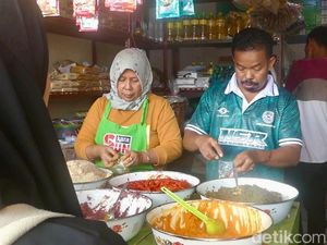 Jelang Idul Adha, Bakul Bumbu Giling di Pasar Banjarnegara Kelarisan