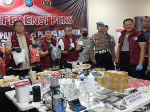 Polisi Gerebek Klandestin Minilab di Batam, Sita Ribuan Butir Ekstasi-Ketamin
