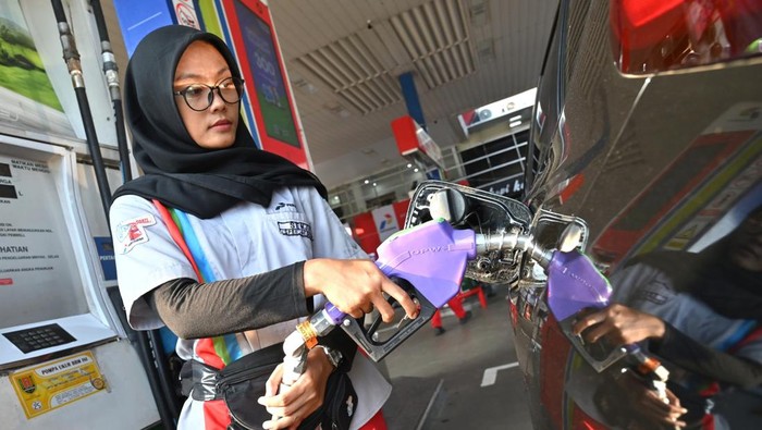 PT Pertamina (Persero) resmi meluncurkan produk Pertamax Green 95 untuk wilayah Jawa Tengah. Peluncuran tersebut dilaksanakan dengan penyaluran perdana Pertamax Green 95 di 3 Stasiun Pengisian Bahan Bakar Umum (SPBU) wilayah Regional Jawa Bagian Tengah, salah satunya di SPBU Coco Pertamina 41.502.02 Kota Semarang, Jawa Tengah Kamis (5/6).