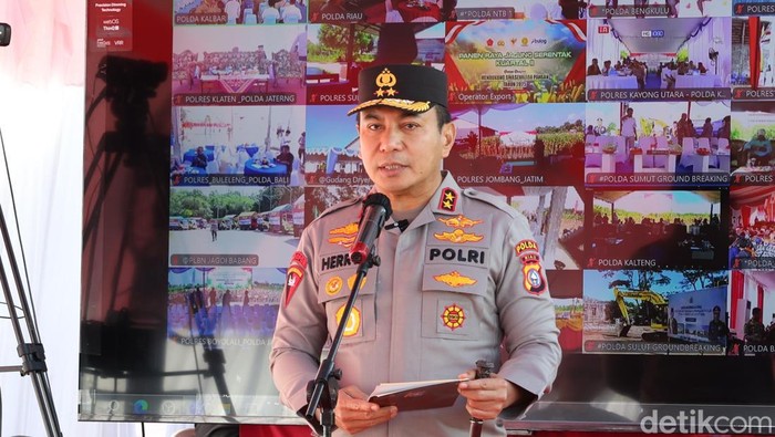 Polda Riau menggelar panen jagung raya.