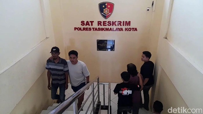 Polisi menangkap 2 preman rese di Tasikmalaya