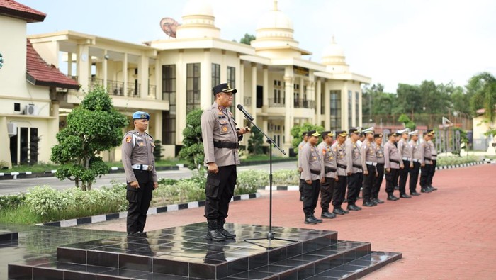 Polres Rokan Hilir, Riau menyiapkan ratusan personel mengamankan pawai obor malam takbiran Idul Adha.
