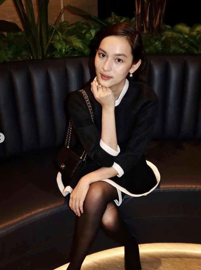 Potret Cantik Shanna Shannon Saat Dapat Kue Ultah hingga Santai di Kafe Potret Cantik Shanna Shannon Saat Dapat Kue Ultah hingga Santai di Kafe