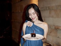 Potret Cantik Shanna Shannon Saat Dapat Kue Ultah hingga Santai di Kafe