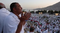 Haji dimulai pada bulan ke-12 tahun Islam, yang merupakan bulan lunar, bukan matahari, yang berarti haji dan bulan puasa Ramadhan jatuh pada waktu yang berbeda dalam kalender matahari setiap tahun. Foto: REUTERS/Khaled Abdullah