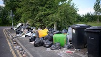 Para pekerja sampah Birmingham telah melakukan aksi mogok tanpa batas waktu sejak 11 Maret. Foto: Getty Images/Christopher Furlong