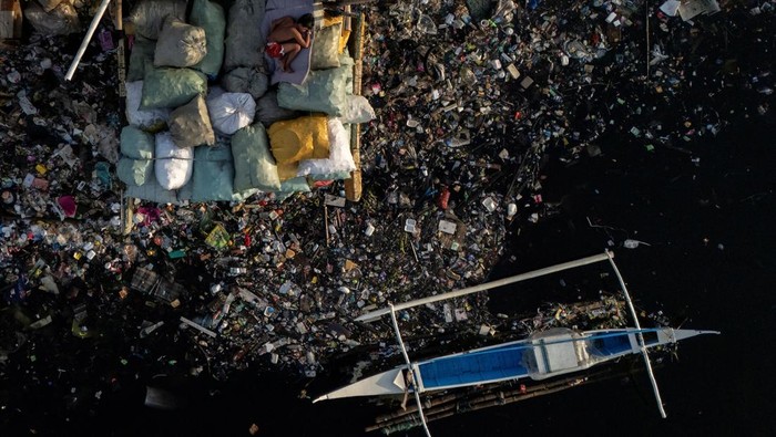 Potret Krisis Lingkungan di Sungai Pasig pada Hari Lingkungan Hidup Sungai Pasig di Manila dipenuhi sampah saat Hari Lingkungan Hidup Sedunia, Rabu (5/6), menjadi cerminan krisis pencemaran sungai di perkotaan.