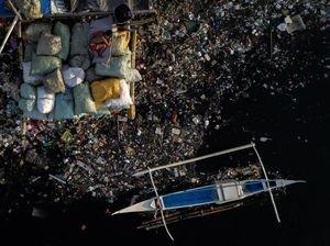 Hari Lingkungan Hidup, Sungai di Manila Jadi Lautan Sampah