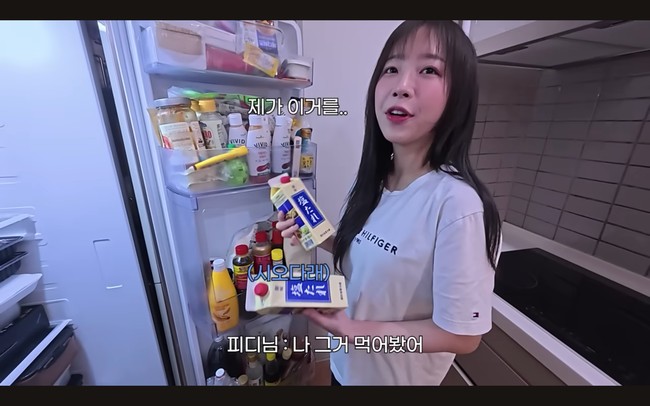 Tzuyang mengungkap isi rumahnya sebagai YouTuber konten mukbang viral. Wanita yang diikuti 9,3 juta subscribers itu terungkap punya empat kulkas penuh, makanan meskipun tinggal sendirian. Foto: dok. YouTube @v-tzuyang
