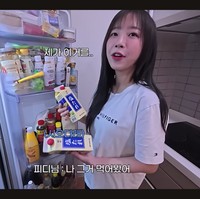 Tzuyang mengungkap isi rumahnya sebagai YouTuber konten mukbang viral. Wanita yang diikuti 9,3 juta subscribers itu terungkap punya empat kulkas penuh, makanan meskipun tinggal sendirian. Foto: dok. YouTube @v-tzuyang