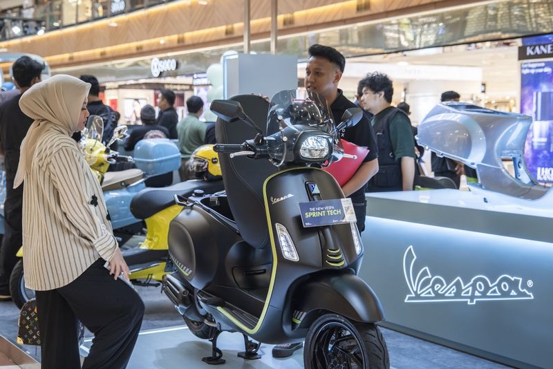 Rayakan 79 tahun, Vespa segarkan warna Primavera hingga Sprint