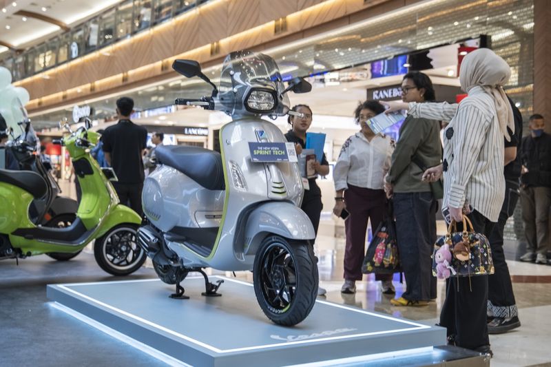 Rayakan 79 tahun, Vespa segarkan warna Primavera hingga Sprint