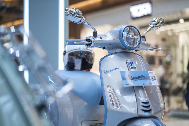 Rayakan 79 tahun, Vespa segarkan warna Primavera hingga Sprint