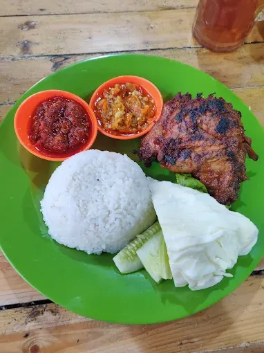 5 Ayam Bakar Rating Tinggi yang Enak Buat Makan Siang