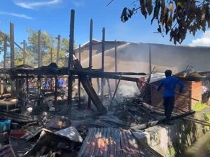 Rumah di Polman Ludes Terbakar Saat Pemilik Masak Buras, 1 Orang Luka