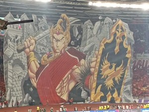Perisai Khas Dayak dalam Tifo Ksatria Tanpanama di Laga Indonesia Vs China
