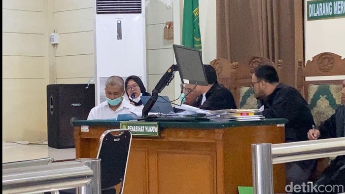 Terdakwa Zara Yupita Azra dalam sidang pemeriksaan saksi kasus perundungan PPDS Undip, di Pengadilan Negeri (PN) Semarang, Kecamatan Semarang Barat, Kota Semarang, Rabu (4/6/2025).
