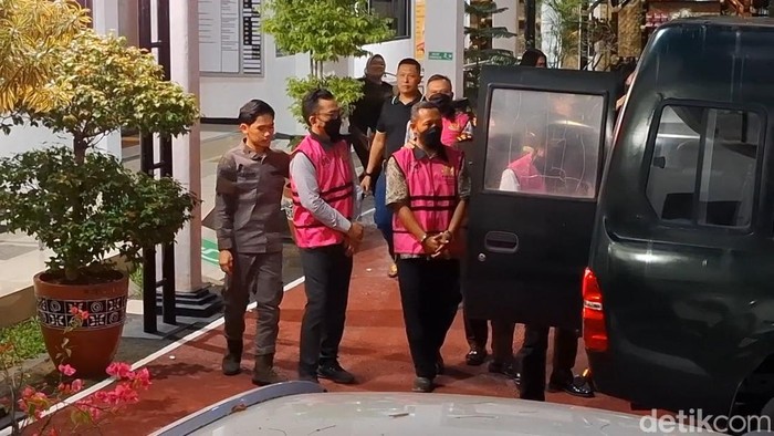 Tersangka korupsi di dinas perikanan Purwakarta dieksekusi ke bui