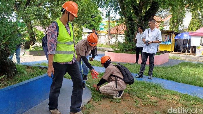 Tim ahli konstruksi menguji volume proyek taman tematik di Pangkep.