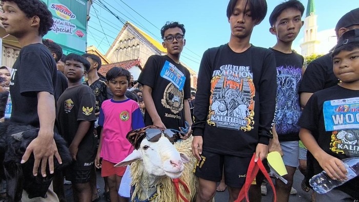 Tradisi Qurban Runner di Gresik