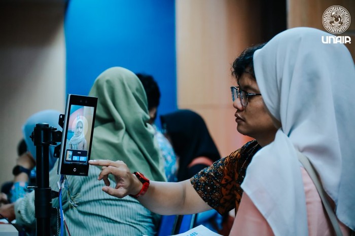Verifikasi biometrik pada mahasiswa baru Unair