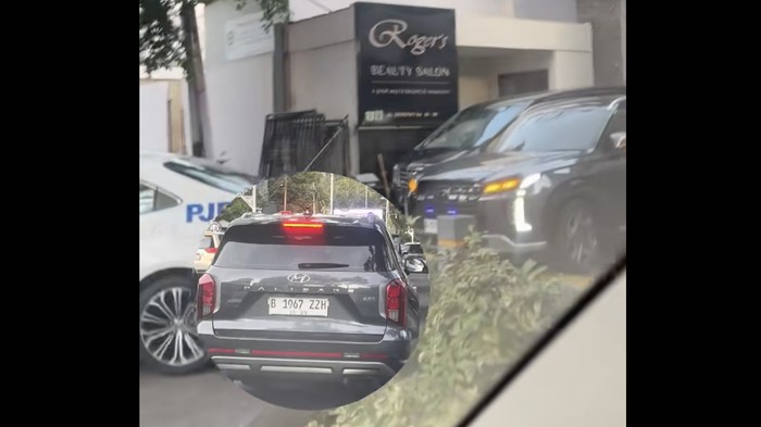 Viral mobil pelat ZZH dikawal patwal