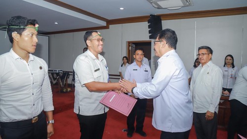 Wakil Bupati Gianyar, Anak Agung Gde Mayun melantik 11 pejabat fungsional di lingkungan Pemerintah Kabupaten Gianyar bertempat di Ruang Sidang Kantor Bupati Gianyar.