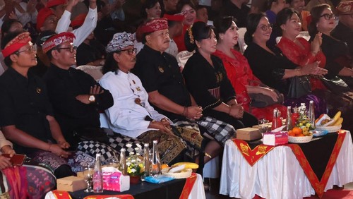 Wakil Bupati Tabanan I Made Dirga resmi membuka ajang Grand Final Jegeg Bagus Tabanan 2025. Wabup Dirga menyampaikan apresiasi atas terselenggaranya acara ini dan menyebutnya sebagai momentum penting untuk menggali potensi generasi muda Tabanan.