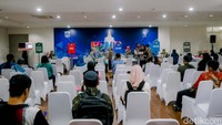 Setiap wilayah atau kota administrasi di Jakarta menyediakan dua posko SPMB. Petugas di lapangan membantu menjelaskan alur pendaftaran, jalur seleksi, serta jadwal penting dalam proses penerimaan murid baru tahun ajaran 2025/2026.  