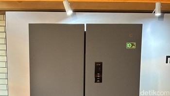 Xiaomi Mijia Refrigerator Cross Door 510L memiliki empat pintu dengan desain eksterior yang minimalis. Foto: Virgina Maulita Putri/detikINET