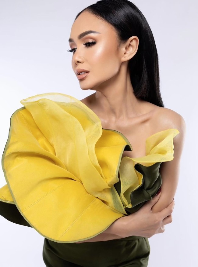 Dalam salah satu unggahan Instagramnya sendiri Yuni pernah membongkar rahasia kecantikannya. Ia mengaku melakukan botox, perawatan untuk menebalkan kulit tangan, serta Exosome untuk memudarkan flek pada wajahnya. Foto: Instagram/@yunishara36