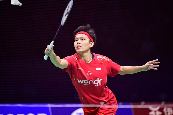 Chinese players Gao Jia Xuan and Wu Meng Ying compete against Siti Fadia Silva Ramadhanti of Indonesia during the TSINGTAO Badminton Asia Mixed Team Championship 2025 in Qingdao, China, on February 16, 2025. (Photo by Costfoto/NurPhoto via Getty Images)