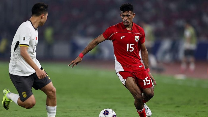 JAKARTA, INDONESIA - JUNE 05: Ricky Kambuaya #15 of Indonesia competes for the ball during the FIFA World Cup qualifier Asian third round Group C match between Indonesia and China at Gelora Bung Karno Stadium on June 05, 2025 in Jakarta, Indonesia. (Photo by Robertus Pudyanto/Getty Images)