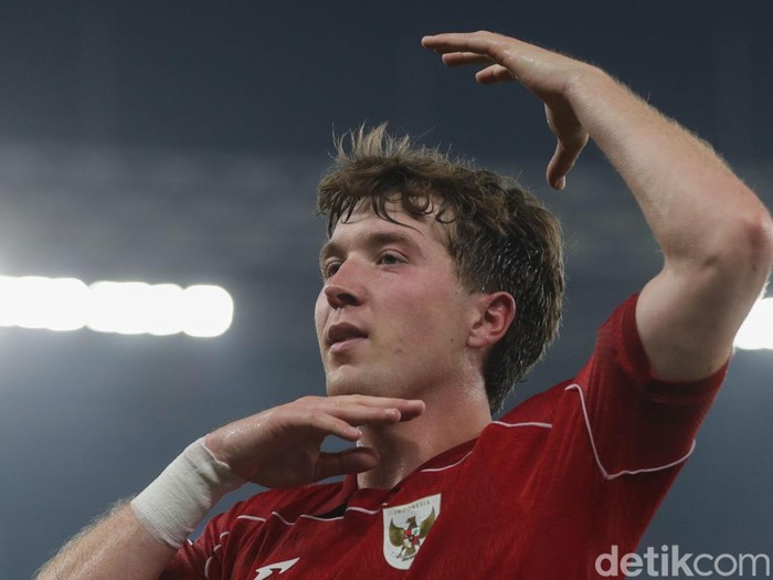Ole Romeny tampil gemilang dan jadi penentu kemenangan Timnas atas China. Tiga gol dalam tiga laga, striker muda ini jadi harapan baru skuad Garuda.