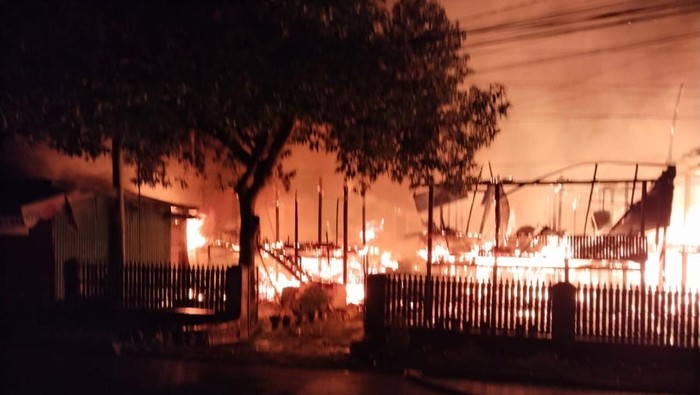 3 rumah terbakar subuh tadi di Takkalala, Soppeng.
