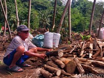 Abah Sadin, Pejuang Arang Terakhir di Cikadaka Sukabumi