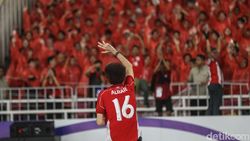 Momen God Bless Feat Judika Bakar Semangat Suporter Indonesia