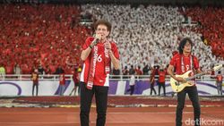 Momen God Bless Feat Judika Bakar Semangat Suporter Indonesia